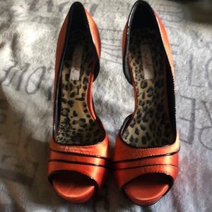 Orange and black heels sz 6.5